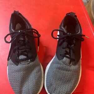 Men's Size 9 Black With Gray Under Armour Athletic Shoes